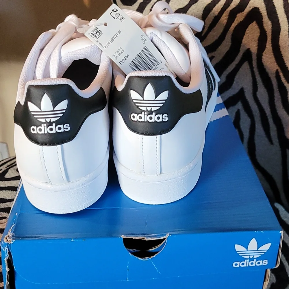 Adidas NWT Superstar - Picture 2 of 4